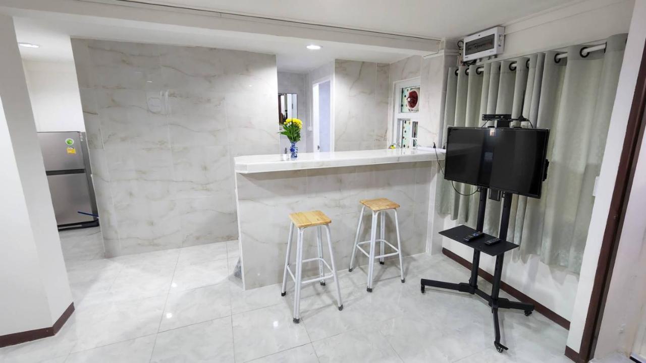 Apartment A4 Dindaeng Bangkok Buitenkant foto