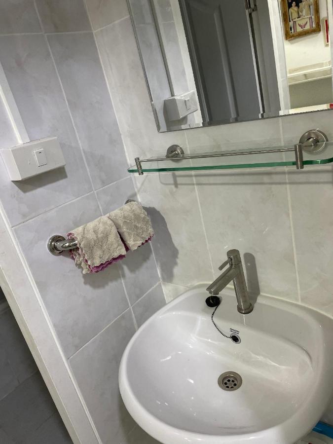 Apartment A4 Dindaeng Bangkok Buitenkant foto